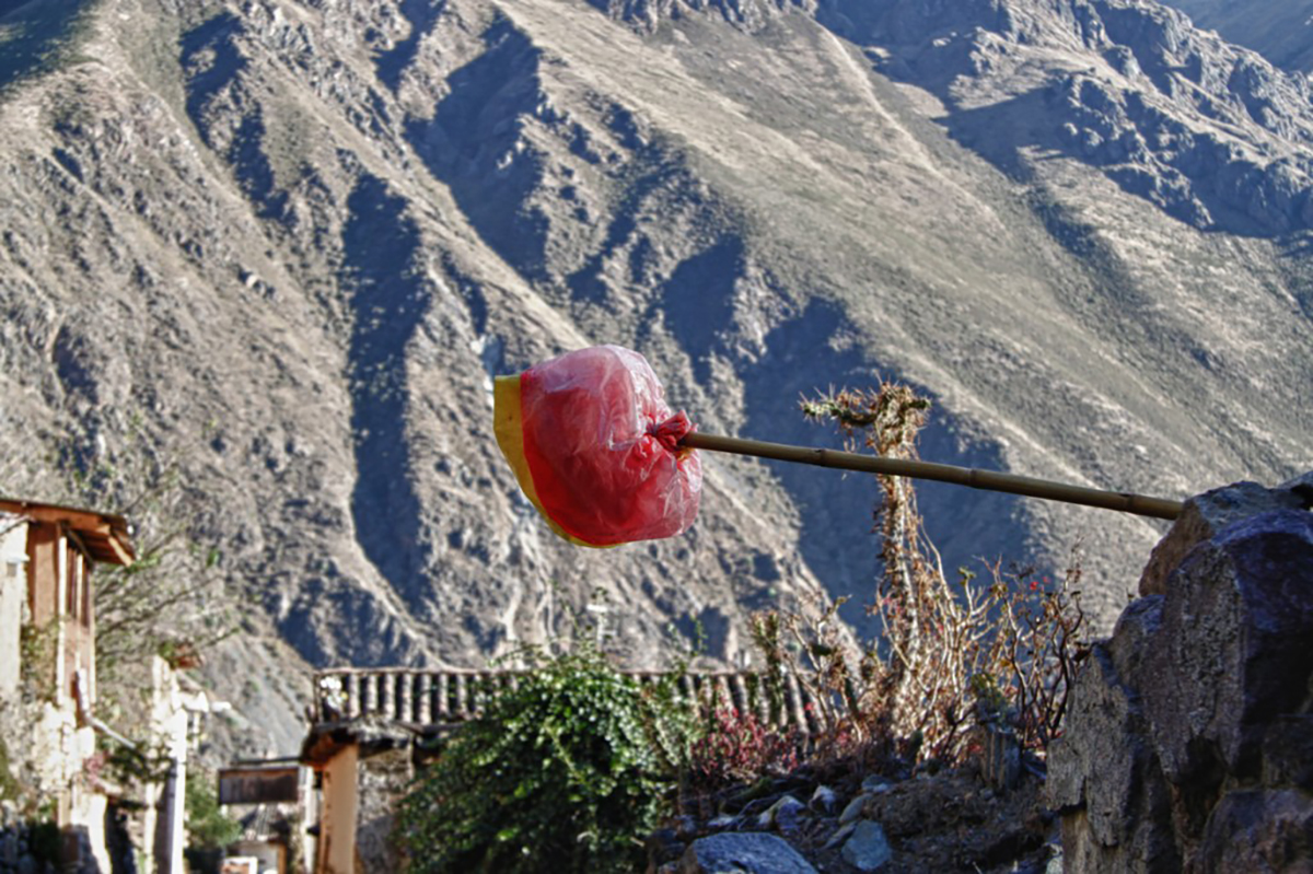 A red bag on a wooden pole. This chicharia is open for business!