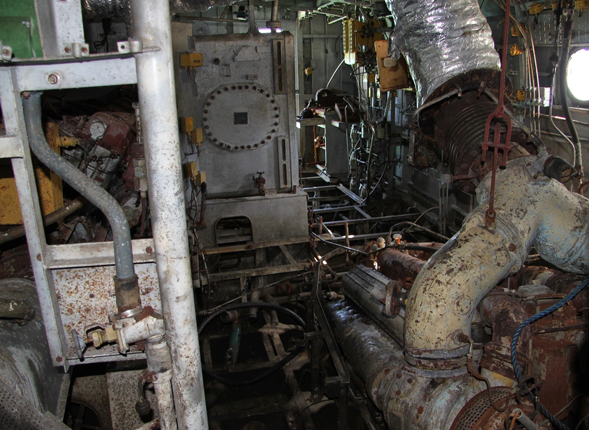 The Las Perlas 7 engine room was surprisingly largely intact. The engine was partially submerged and heavily rusted.